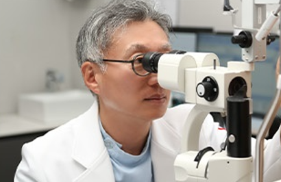 현재 검사중인 누네안과병원 의료진  